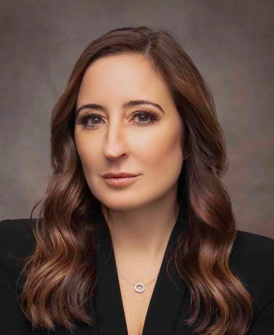 Alexandra Carter — Financial Services Keynote Speaker