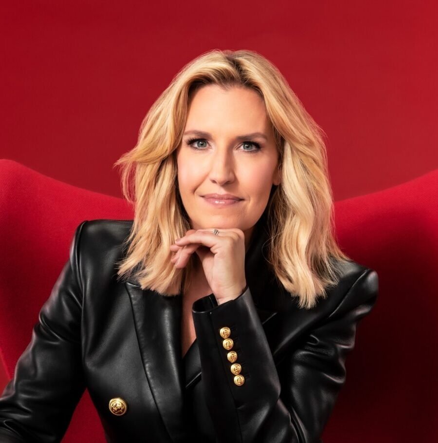 Poppy Harlow — Financial Services Keynote Speaker